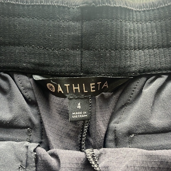 Athleta | Mod Trekkie Shorts | Black | Size 4 - Picture 4 of 5